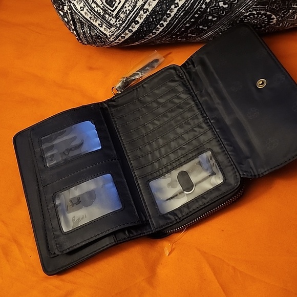 NWT Women Tahari Wallet - Picture 7 of 14